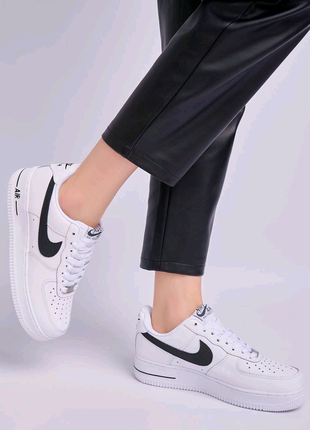 Жіночі кросівки nike air force 1 w white black1 фото