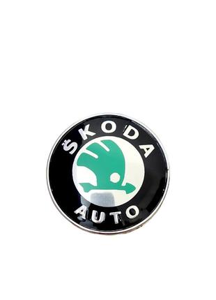 Эмблема значок на капот, багажник skoda шкода зеленая 80 мм на 2 направляющих уценка!