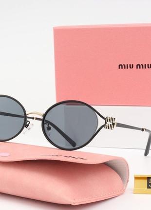 Сонцезахисні окуляри у стилі miu miu
