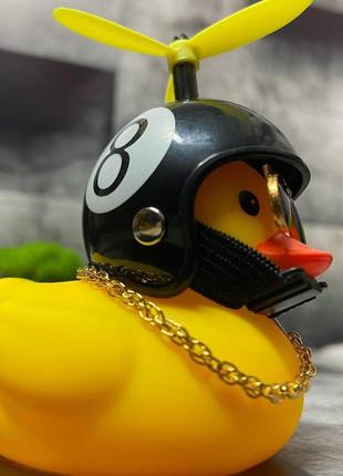 Аксессуар в машину утка на торпеду, автомобильная уточка в шлеме