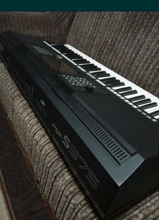 Yamaha psr s975