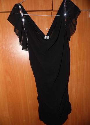 Маленьке чорне та ефектне плаття розмір 42-44
