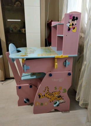 Дитячий письменний стіл і стілець