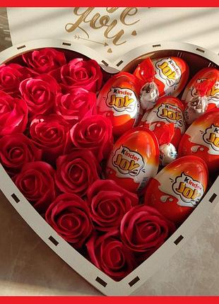 Подарунковий бокс із кіндерів і троянд для дівчини на день народження 8 березня день закоханих(ar22)