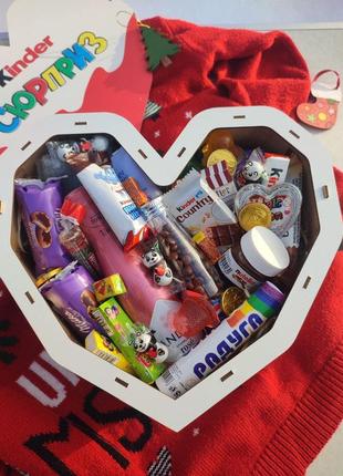 Подарунковий набір солодощів в коробці серце кіндер код17