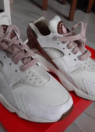 Жіночі кросівки nike air huarache w uk-6.5 кроссовки