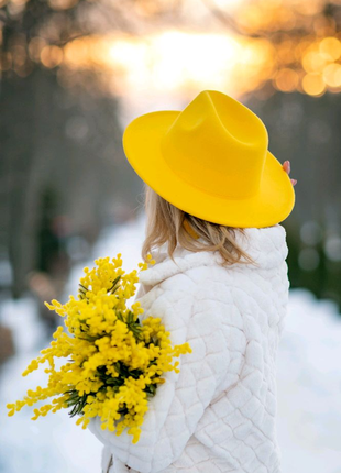 Жовтий капелюх федора з білим дном6 фото