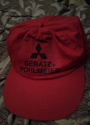 Кепка geratz+pohlimeier
колір червоний 
у чудовому