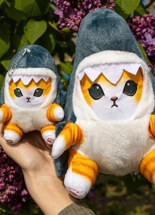 Мягкая игрушка кот в костюме акулы