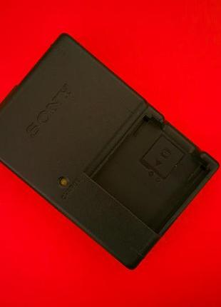 Зарядное sony bc-csg bccsge для аккумуляторов np-bg1 np-fg1 w70, dsc-w80,dsc-w85, w90,  w100, w120, w125, w130, w150, w170