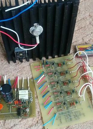 Дві плати - зарядки+індикації від промислових зарядних пристроїв.