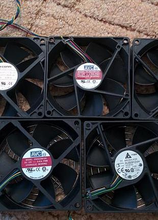 Качественные 4 пин компьютерные вентиляторы 92х92х25 мм для систем охлаждения.