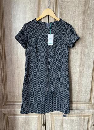 Платье чёрного цвета геометрическая расцветка ромбы короткое платье