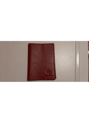 Шкіряна обкладинка на паспорт grande pelle глянсова шкіра червона8 фото
