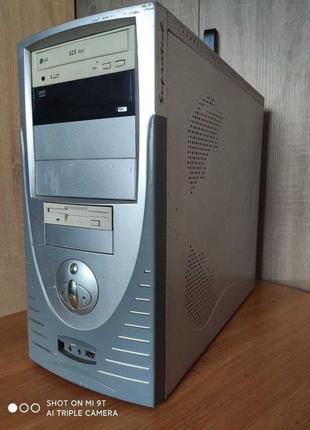 Якісний комп'ютерний корпус atx / tower з dvd-rom