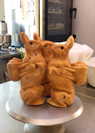 Чавунна форма для святкової випічки *кролик з кошиком*.німеччина.10 фото