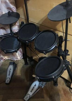 Барабанна установка alesis nitro mesh kit1 фото