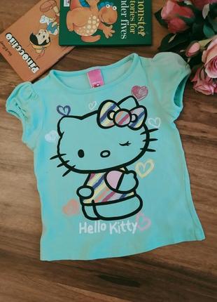 Модная трикотажная футболка helly kitty на 2-3 года.