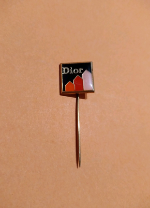Значок-брошка вінтажний "dior" (д×ш) 1,1×1,1см, франція.