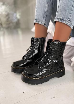 Ботинки dr. martens jadon black лак с мехом черевики