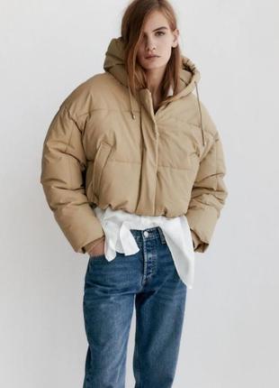 Куртка zara puffer crop прорезиненная бежево-молочная