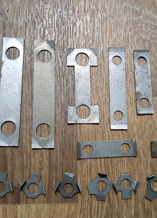 Пластини стопорні (кт)двигуна т 16,т25 нові срср