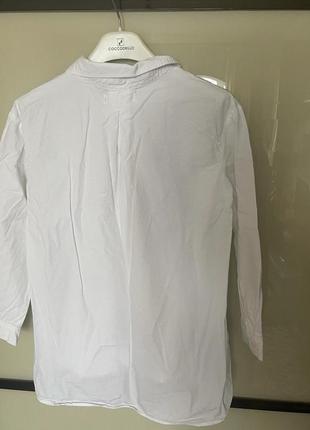 Классная удлиненная белоснежная рубашка р.140 маломерное3 фото