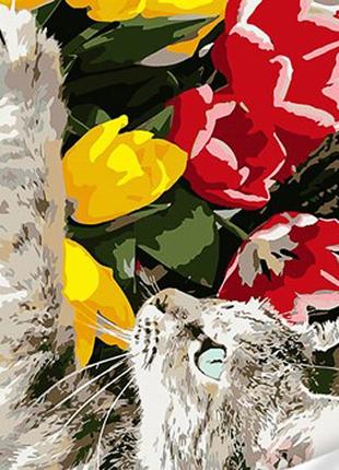 Картина за номерами strateg преміум котик з тюльпанами з лаком та з рівнем розміром 30х40 см (ss1107)