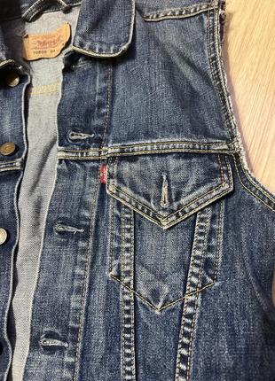 Стильна жилетка levis,безрукавка9 фото