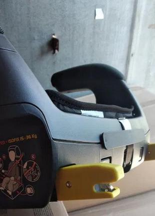 Бустер-автокрісло peg perego isofix