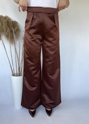 Актуальні брюки палаццо шоколадні з високою посадкою штани бермуди кюлоти сатинові атласні9 фото