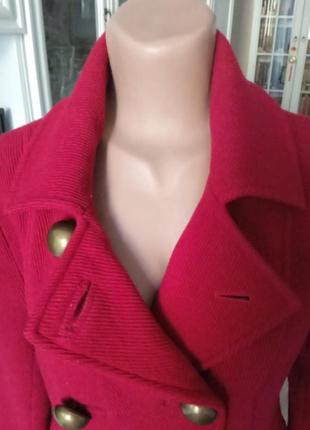 Шерстяное шерстяное пальто тренч пиджак насыщенного красного цвета в новом состоянии с акцентными пуговицами размера м в стиле michael kors5 фото