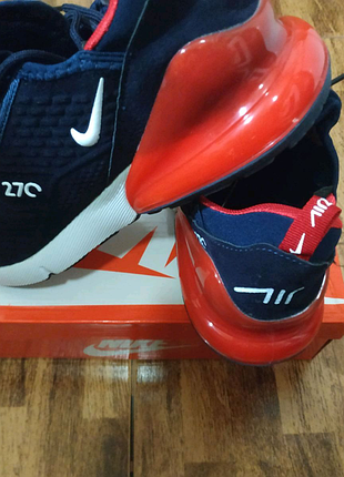 Кросівки nike air 270.