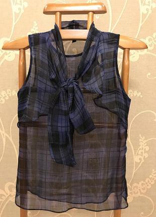 Очень красивая и стильная брендовая блузка в клетку.