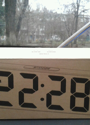 Нові led годинники-календар — температура будильник.
два режими в1 фото