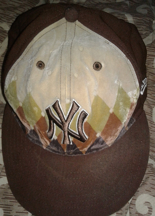 Кепка ny колір коричневий
 б/у в чудовому стані висилаю