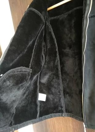 Куртка - дублянка, імітація замші, насичений чорний колір.4 фото