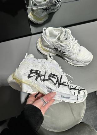 Balenciaga runner white graffiti