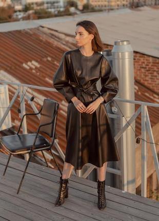Шкіряна чорна сукня