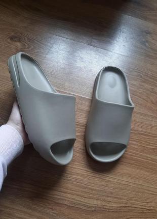 Шльопки, тапки в стилі adidas stripe yeeze slide