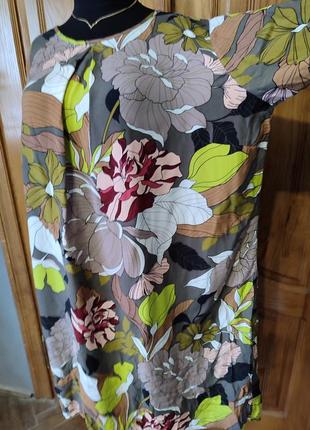 Платье хаки цветочный принт складочка спереди рукав на резинке батал4 фото