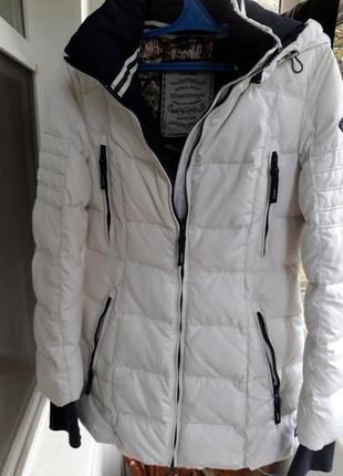 Молодежная теплая куртка, пуховик, в идеальном состоянии