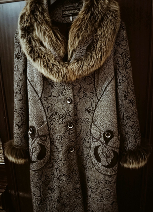 Оригінальне пальто з шикарним хутром лисиці!2 фото