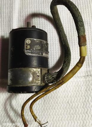 Двигун 2д-7п 27в, 7000 ос/м, 0,76а