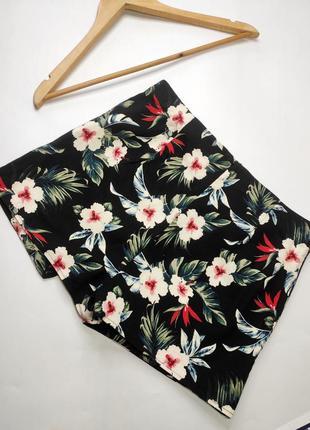 Шорты юбка женские черного цвета в цветочный принт от бренда hollister2 фото