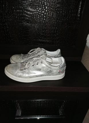 Кожаные кроссовки district