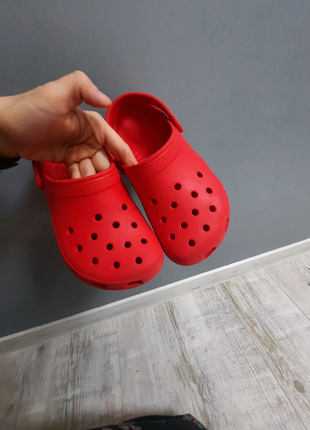 Оригінальні шльопанці/босоніжки crocs5 фото