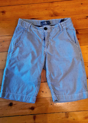 Шорты серые в белую полоску, на рост 152, п&м, глубокая посадка.