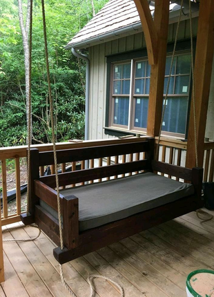 Ліжко гойдалка з масиву натурального дерева смерека