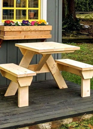 Столик садовий